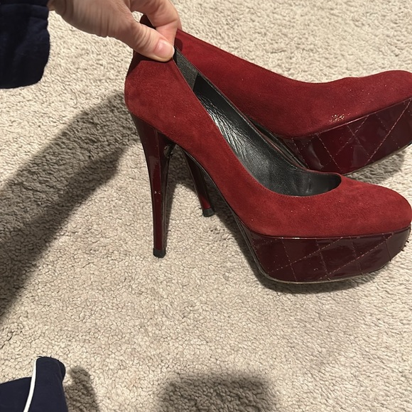 Stuart weitzman so 7.5 deep red heels. Suede top, patent leather checked bottoms - Picture 2 of 2